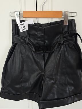 HILARY MACMILLAN XS Black High-Waist Faux Leather Paperbag Shorts with Belt